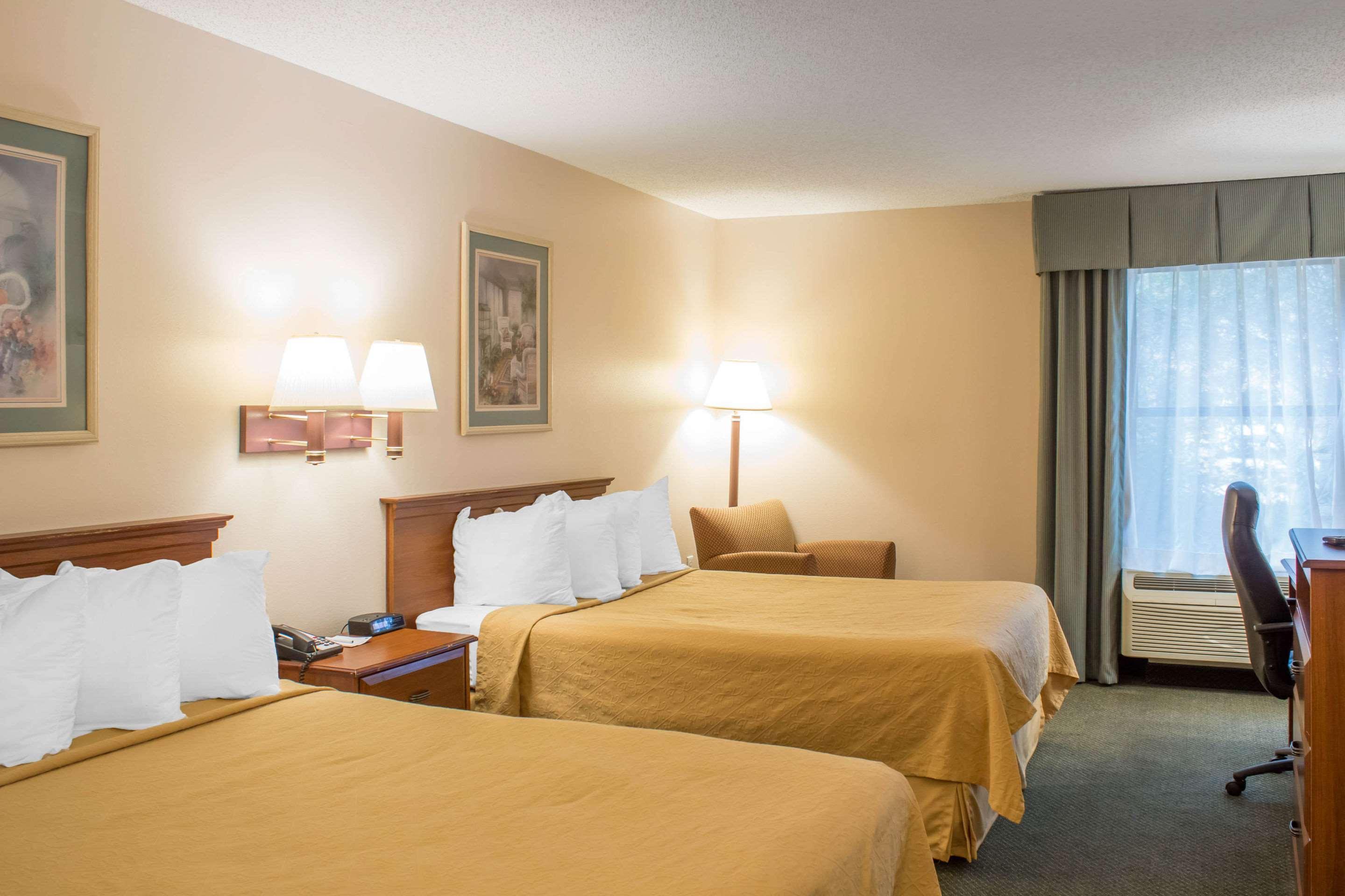 Econo Lodge Raleigh Bagian luar foto