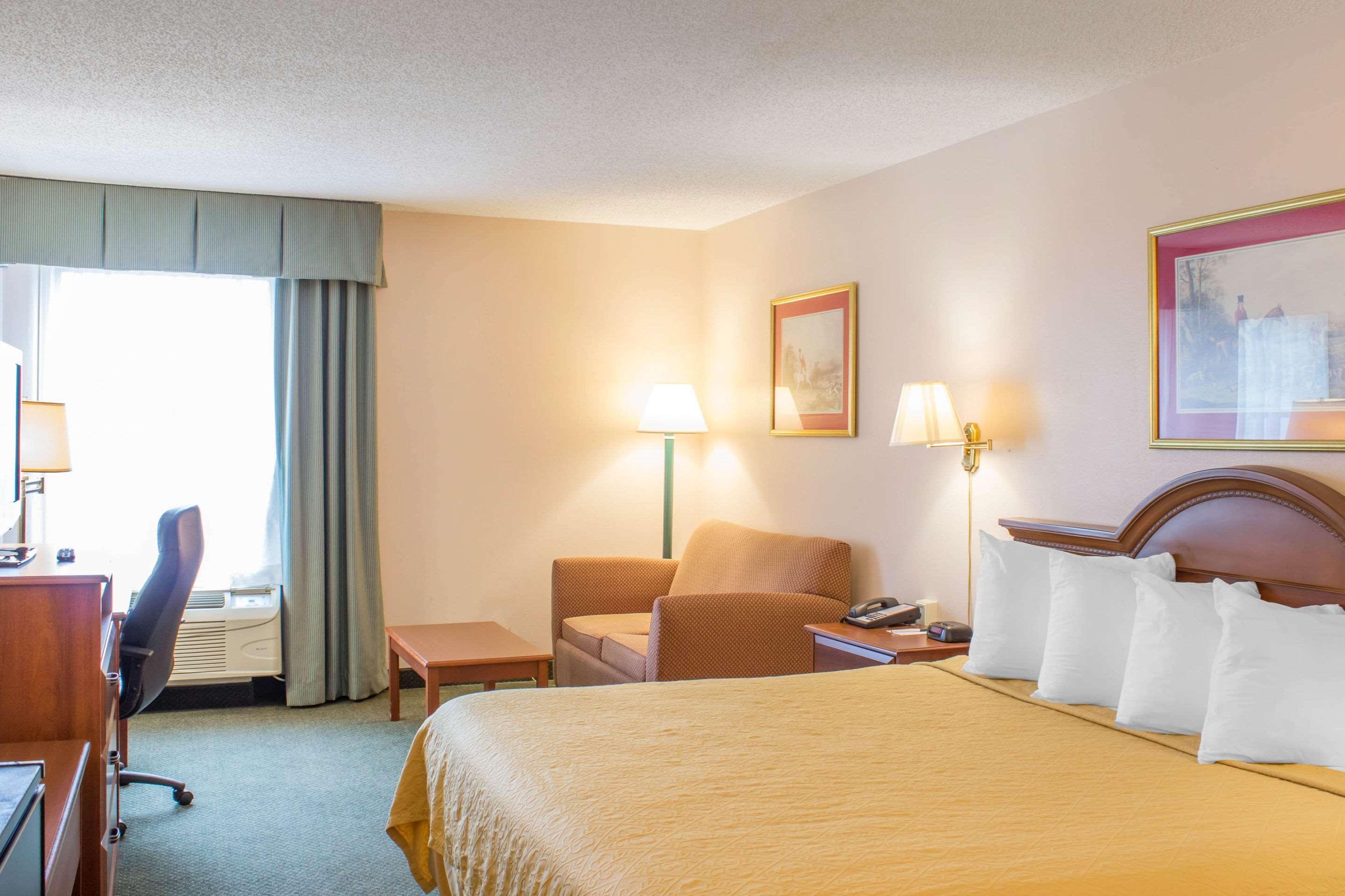 Econo Lodge Raleigh Bagian luar foto