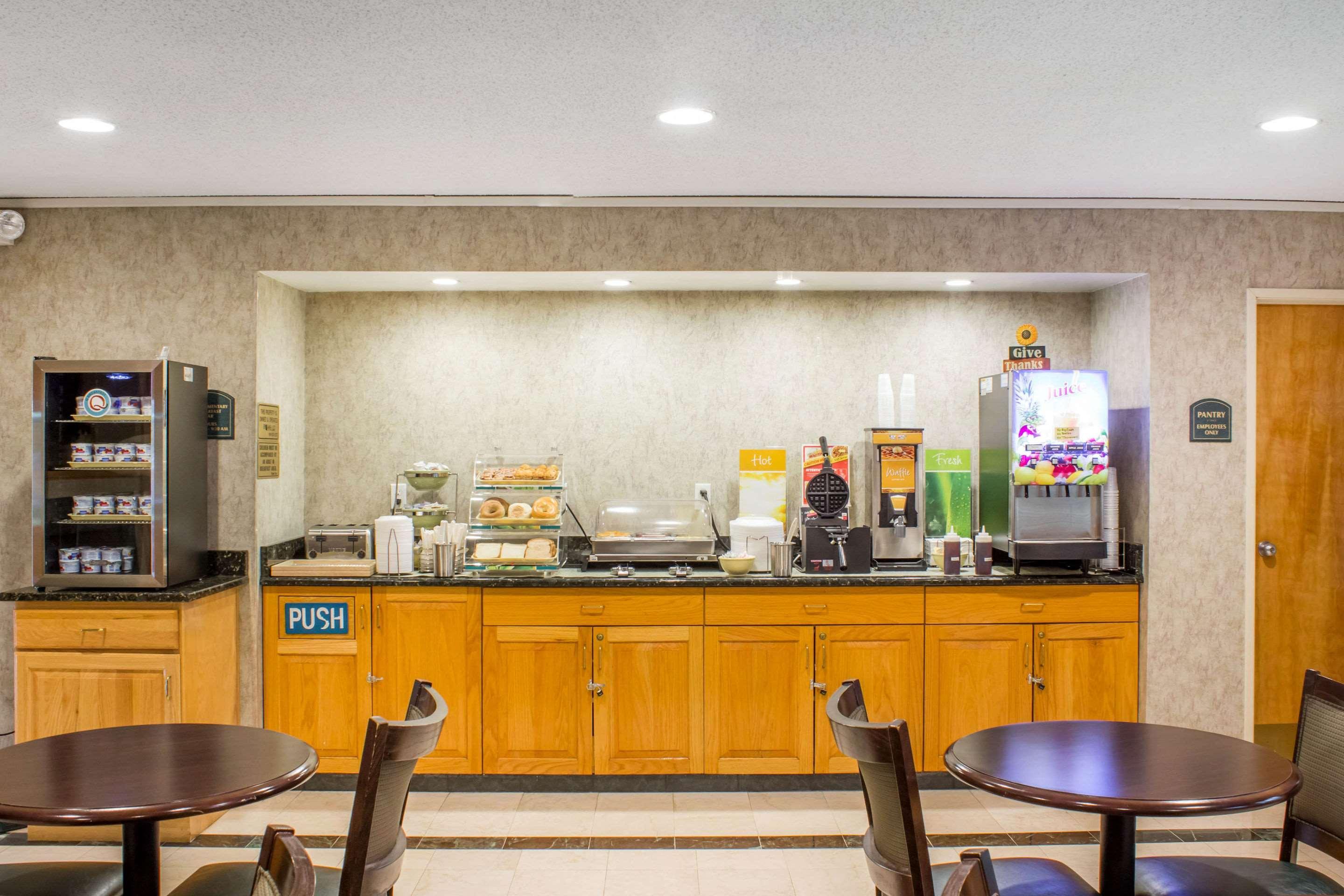 Econo Lodge Raleigh Bagian luar foto