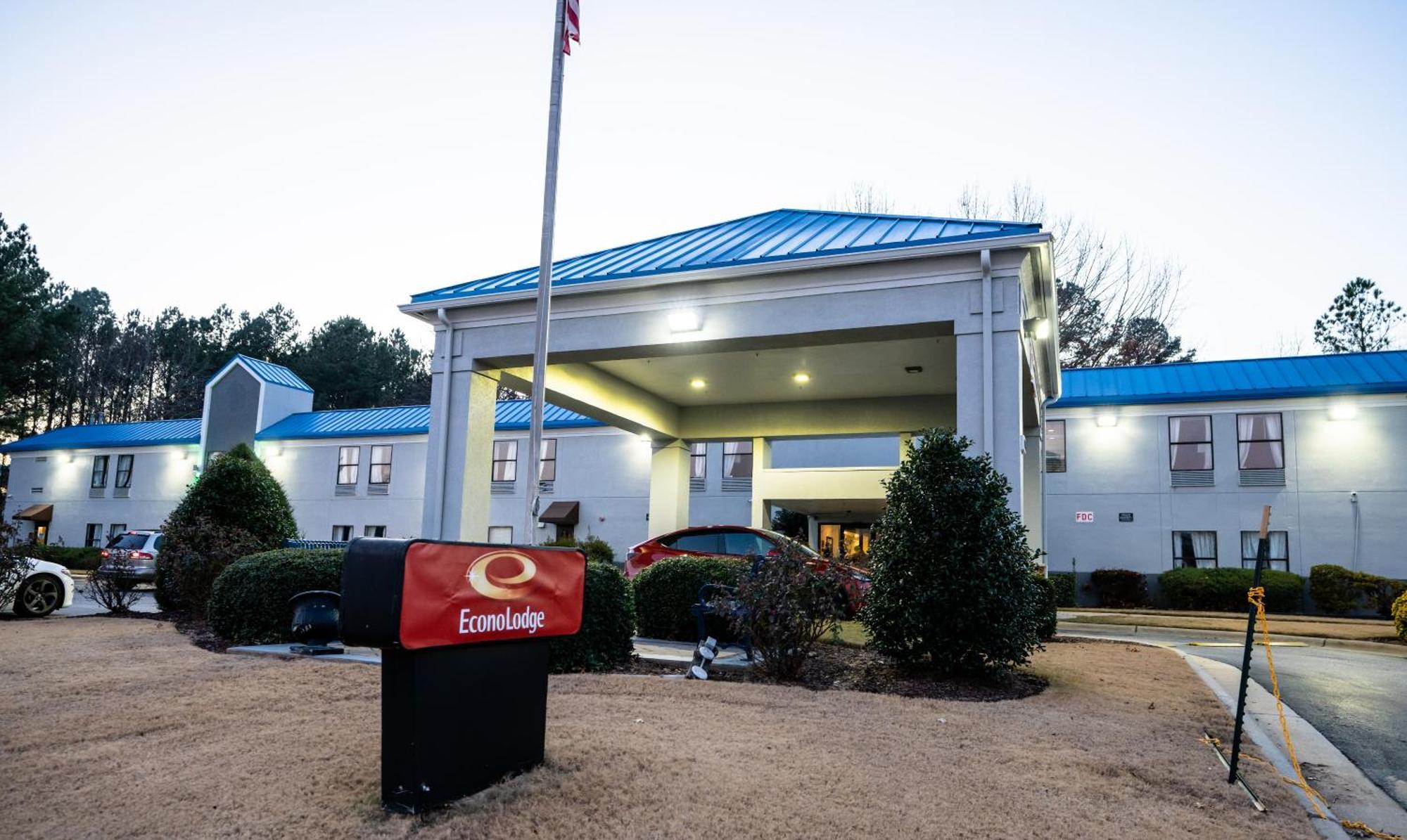 Econo Lodge Raleigh Bagian luar foto