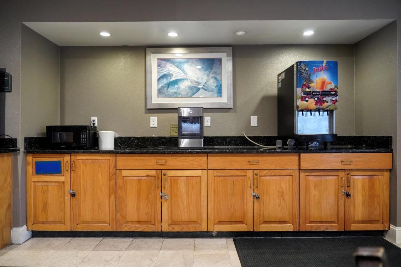 Econo Lodge Raleigh Bagian luar foto