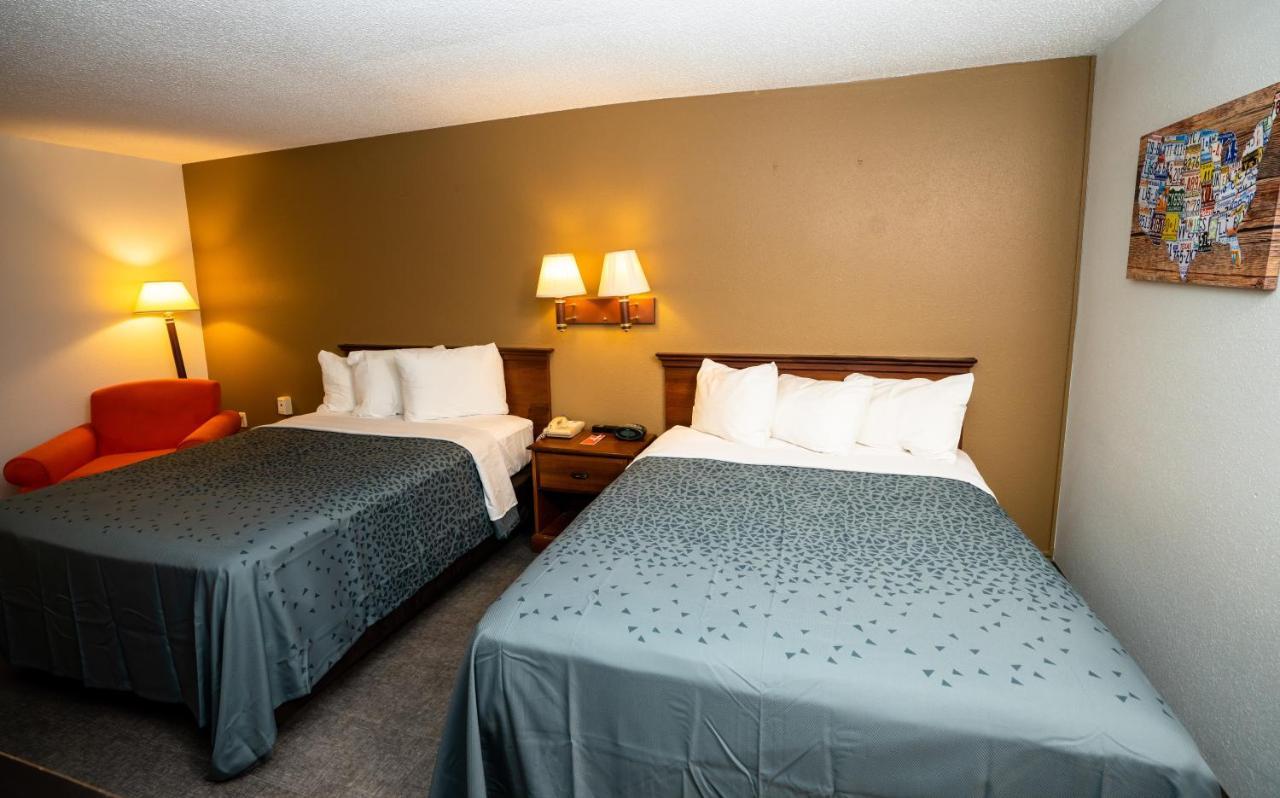 Econo Lodge Raleigh Bagian luar foto