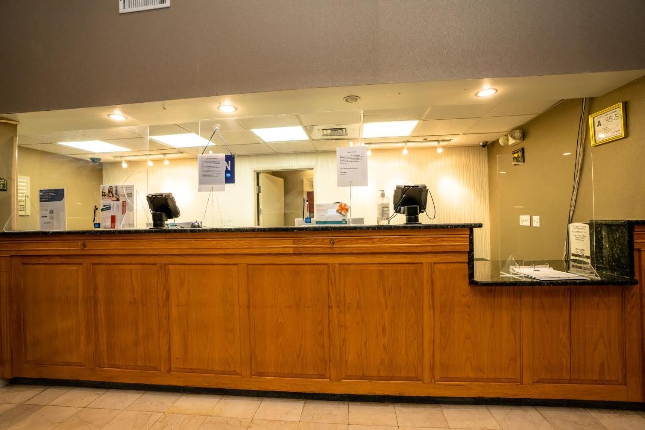 Econo Lodge Raleigh Bagian luar foto