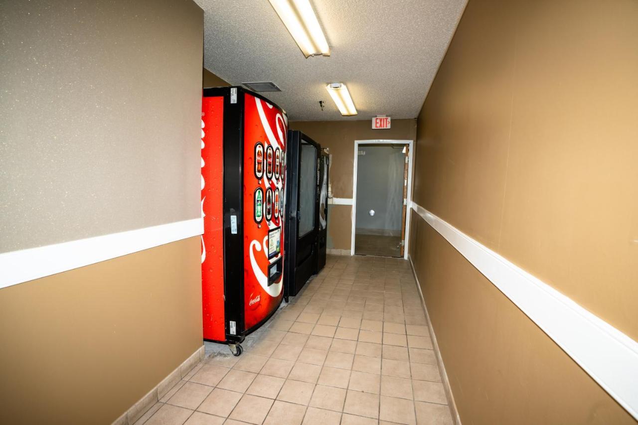 Econo Lodge Raleigh Bagian luar foto