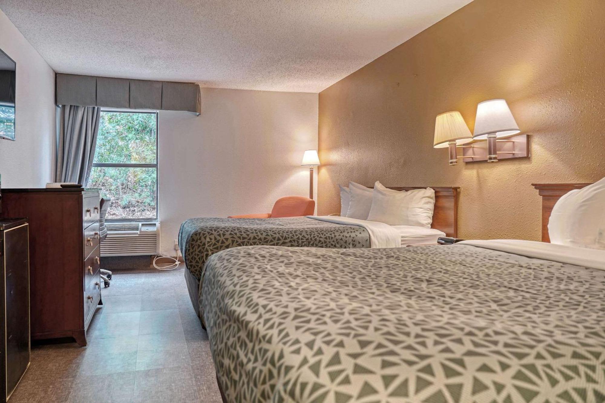 Econo Lodge Raleigh Bagian luar foto