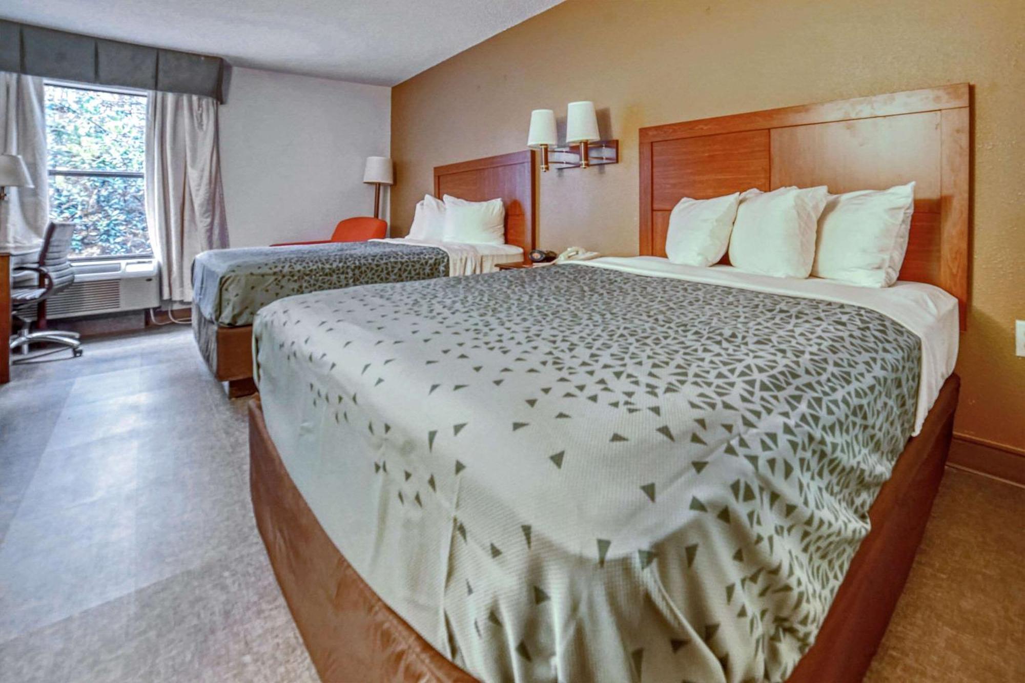 Econo Lodge Raleigh Bagian luar foto
