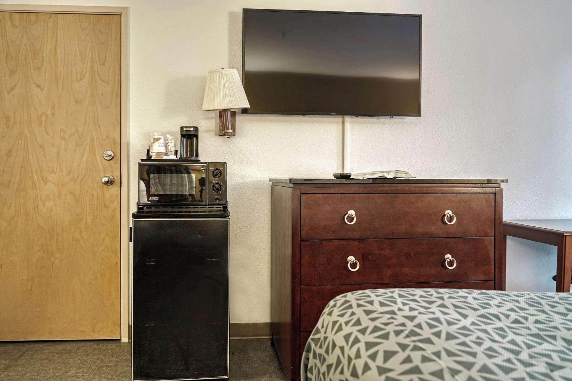 Econo Lodge Raleigh Bagian luar foto