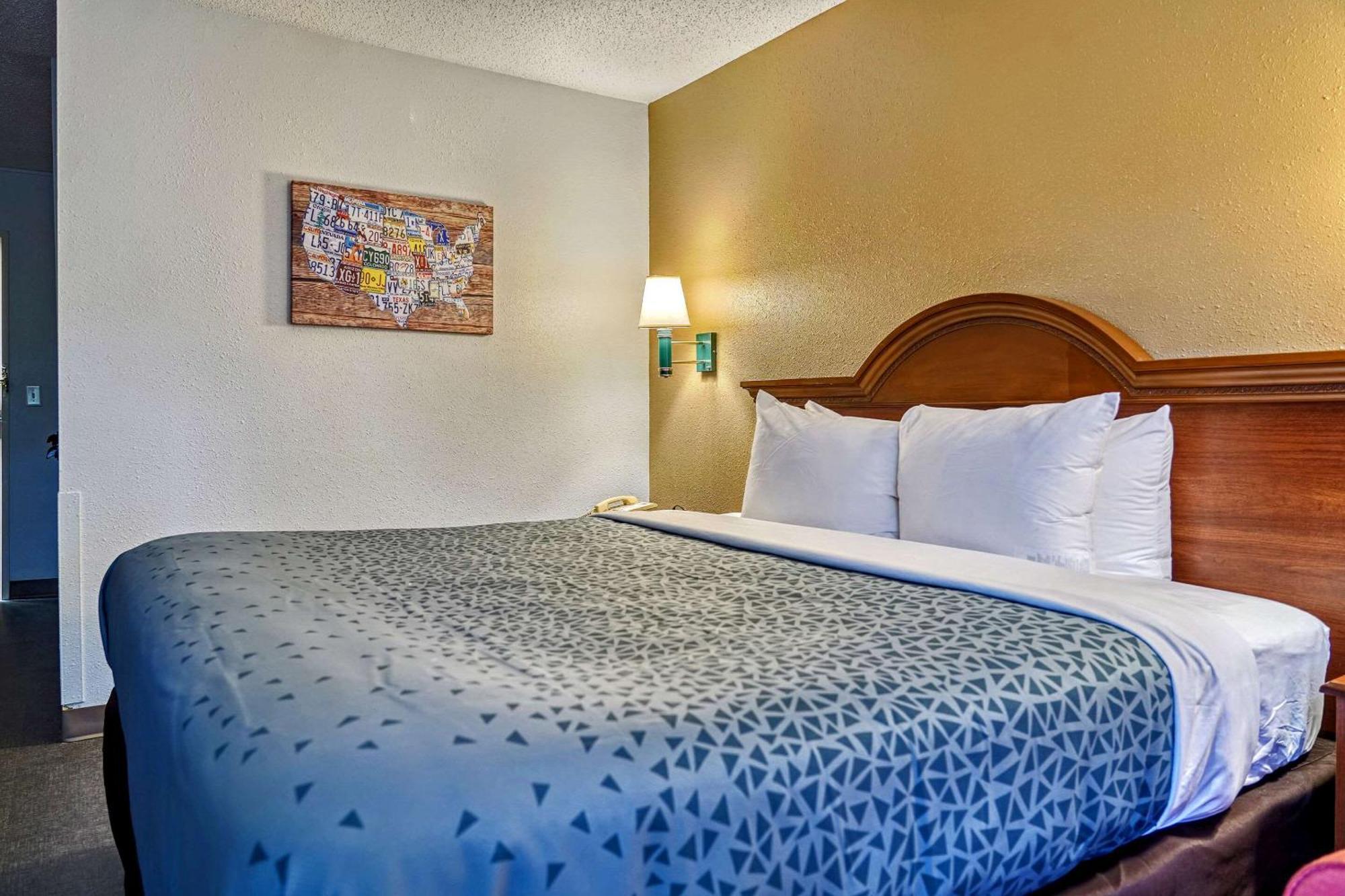Econo Lodge Raleigh Bagian luar foto